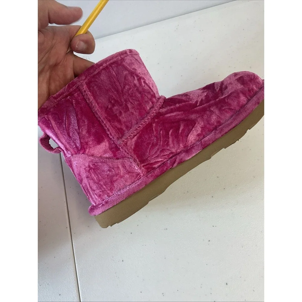 UGG Classic Mini II Velvet Boot‎ Raspberry Sorbet Wool Lining Girl's 4 Classic